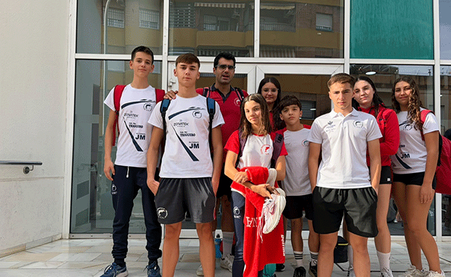 Cuatro podios en natación, victoria agónica en Linares y un temporal que sacude el fin de semana del deporte baenense