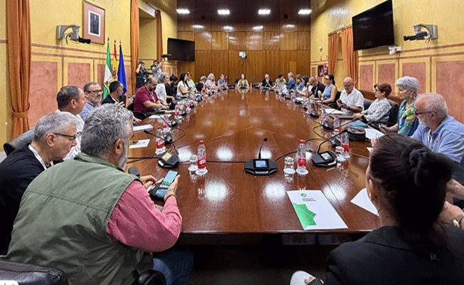 Las plataformas contra el biogás llevan al Parlamento andaluz su exigencia de una moratoria para nuevas plantas